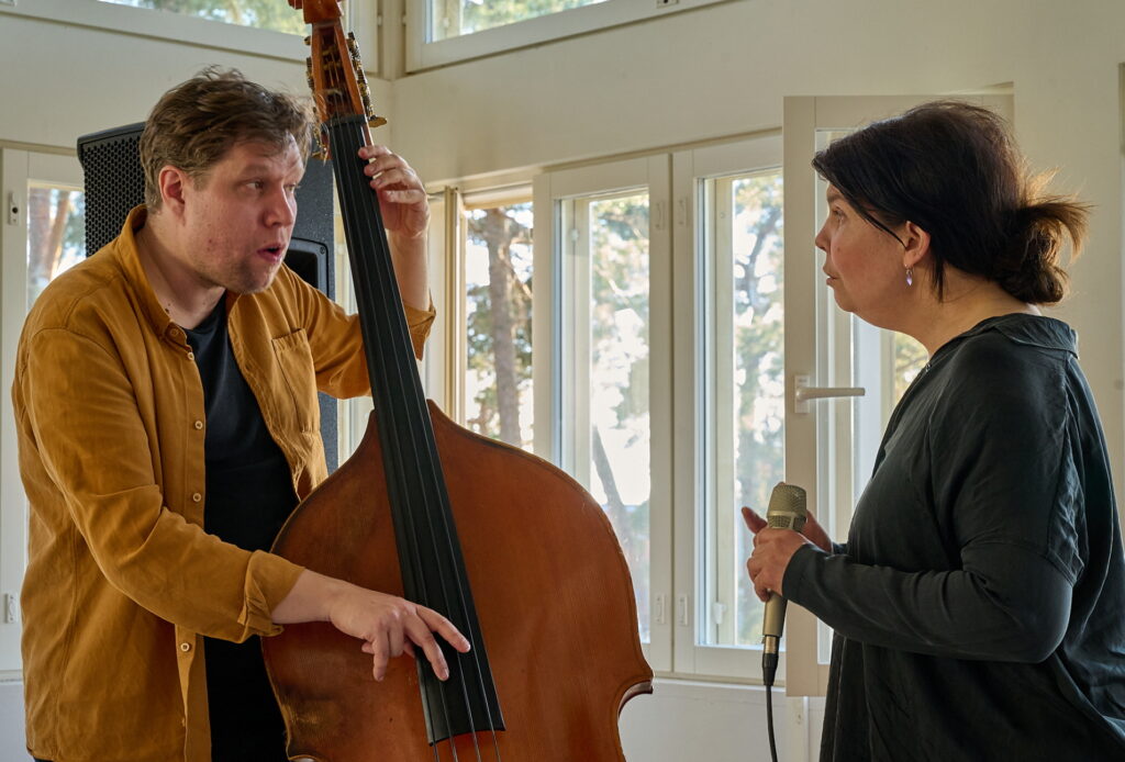 Sanni Orasmaa och Antti Lötjönen ger konsert den 24 april. Foto: Sakari Puhakka